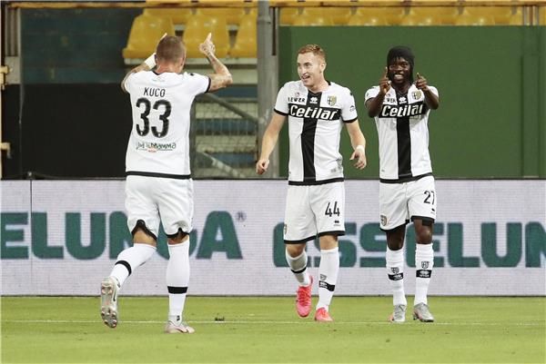 لاعبو بارما