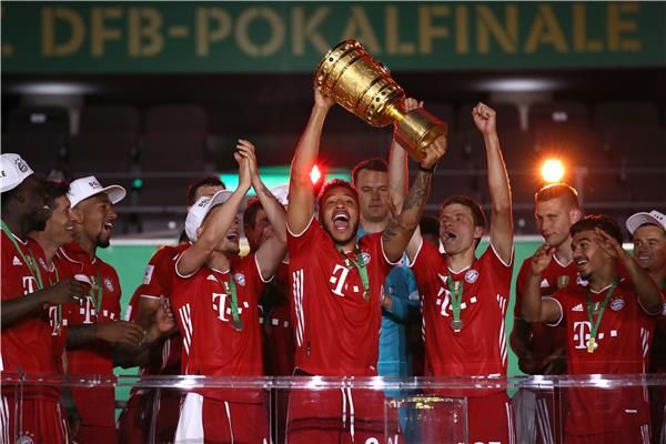 بايرن ميونخ يحلم بالثلاثية