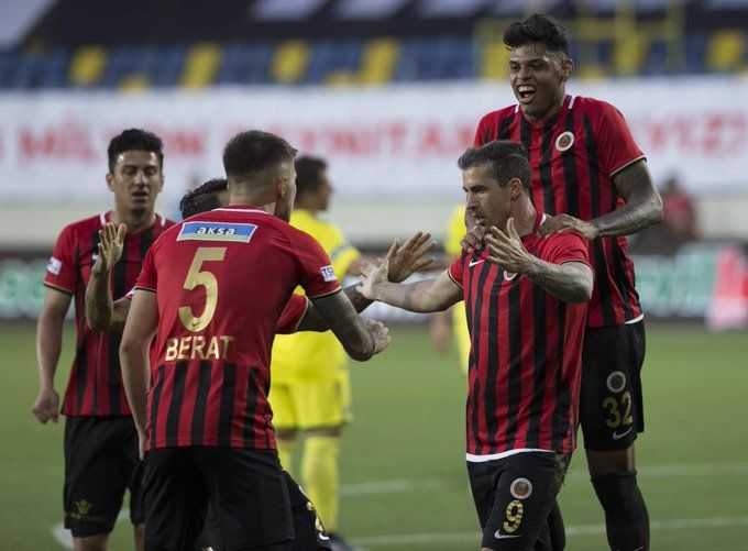 لاعبو جينتشلاربيرلجي