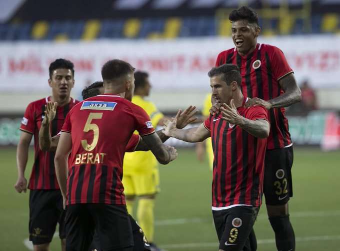 لاعبو جينتشلاربيرلجي