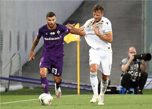 من مباراة فيرونا وفيورنتينا