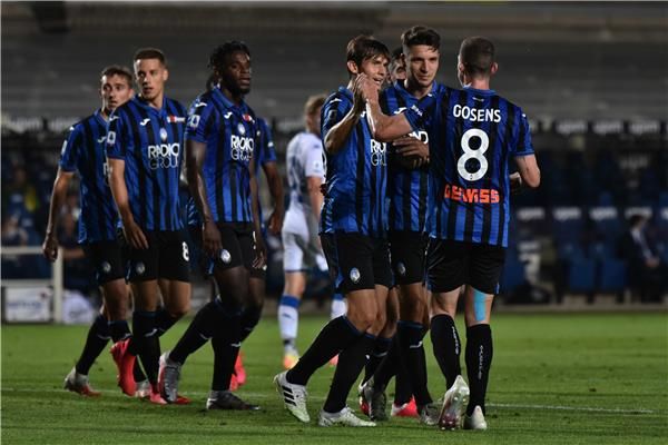 فرحة لاعبي أتالانتا 