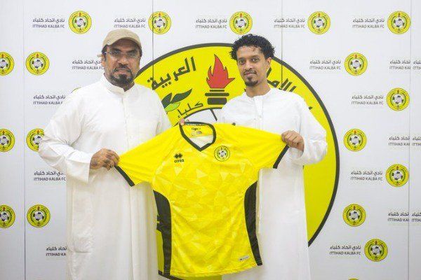 جانب من التوقيع