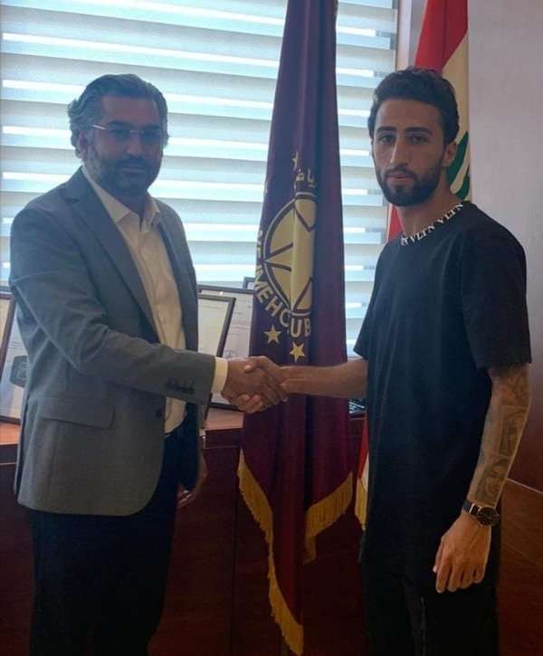 جانب من التوقيع