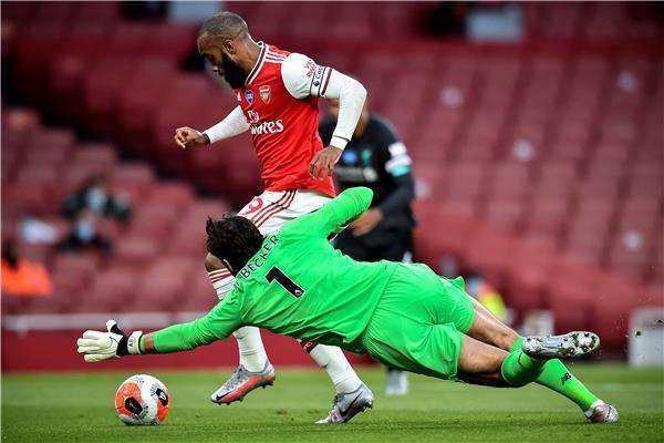 أليسون أمام آرسنال