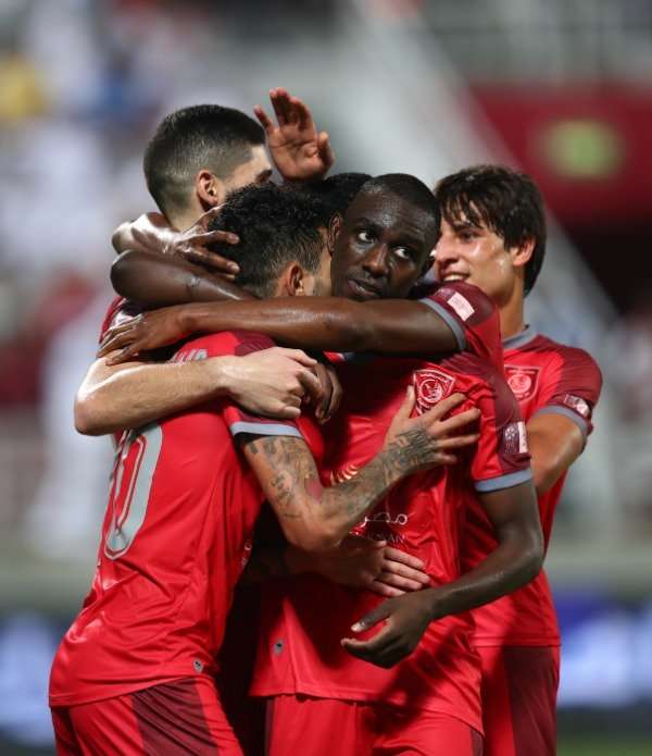 لاعبو الدحيل 