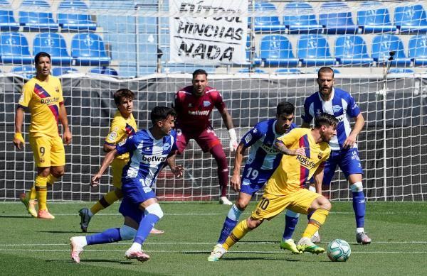 من لقاء برشلونة وألافيس