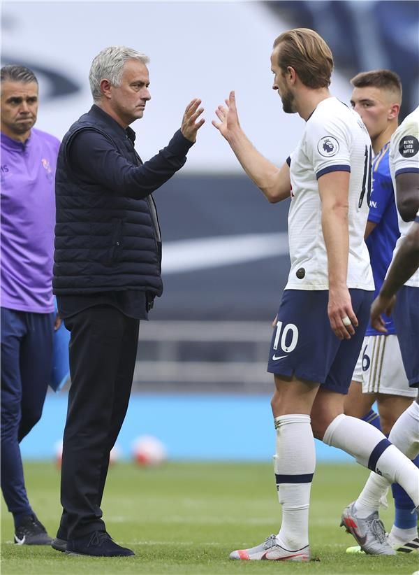 هاري كين وجوزيه مورينيو