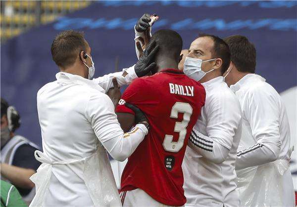 بايلي لدى تلقيه العلاج