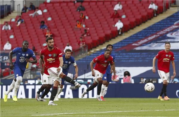 ركلة جزاء فرنانديز في مباراة اليوم