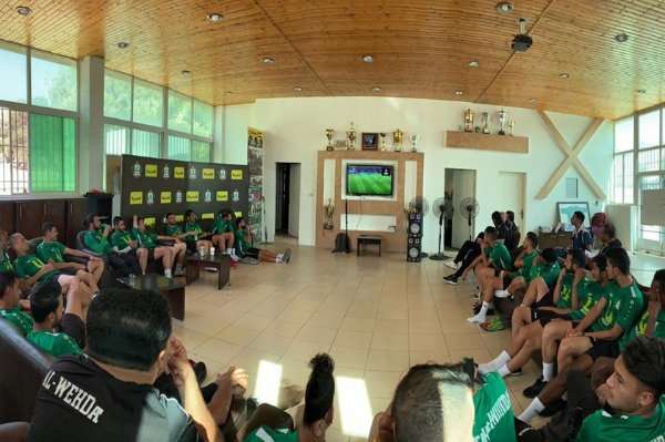 لاعبو الوحدات يستمعون لمحاضرة عوني حسونة