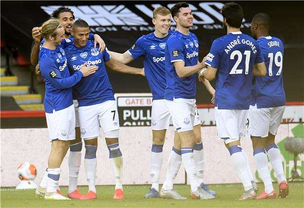 فرحة لاعبي إيفرتون 