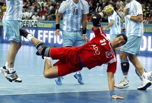 2011-01-202011-01-20t182745z_01_hnd321_rtridsp_3_handball_reuters