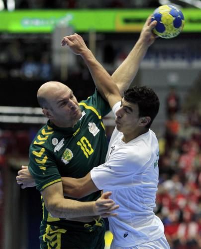 2011-01-202011-01-20t185354z_01_hnd658_rtridsp_3_handball_reuters