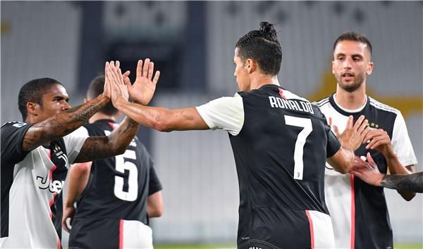 دوجلاس كوستا