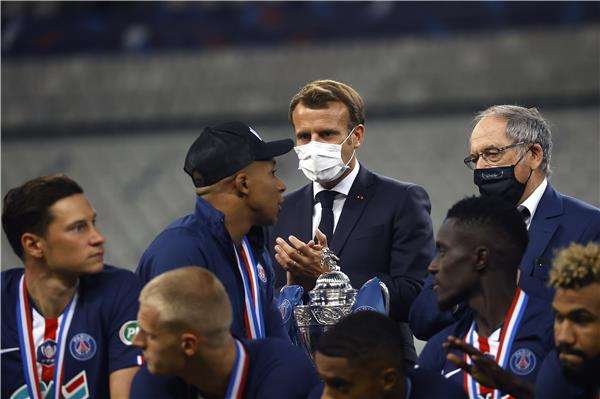 مبابي وماكرون