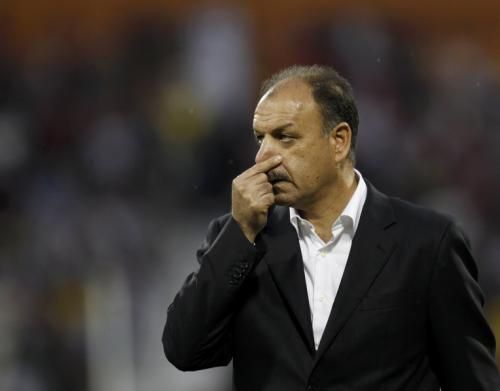 2011-01-172011-01-17t143609z_01_ac922_rtridsp_3_soccer-asian_reuters