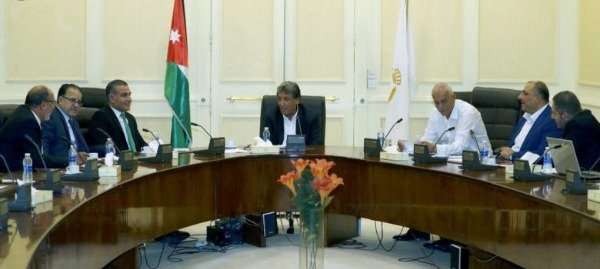 من الاجتماع