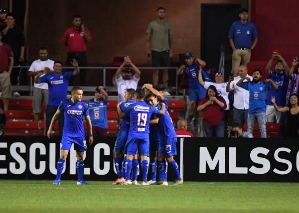 لاعبو كروز أزول 