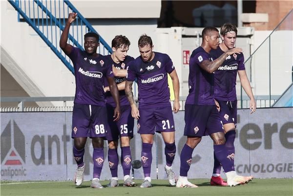 لاعبو فيورنتينا 