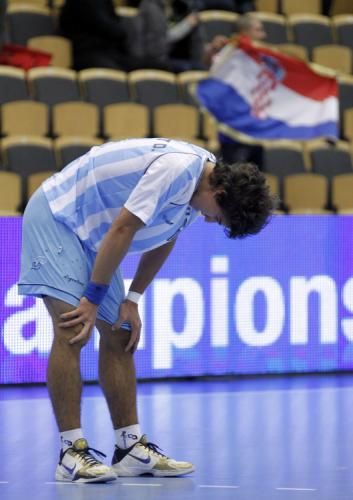 2011-01-222011-01-22t190232z_01_hnd620_rtridsp_3_handball_reuters