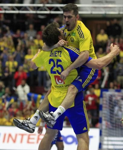 2011-01-222011-01-22t185555z_01_hnd120_rtridsp_3_handball_reuters