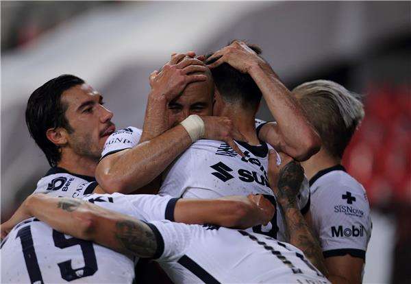 لاعبو بوماس 