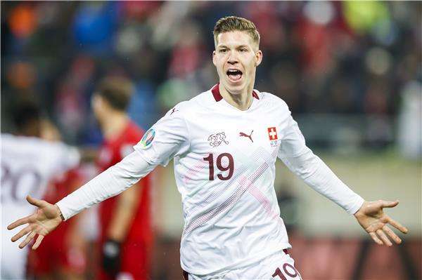 سيدريك إيتن