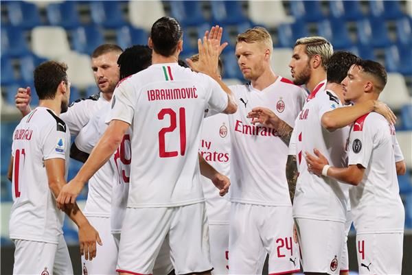 لاعبو ميلان 