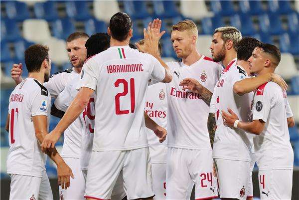 لاعبو ميلان 