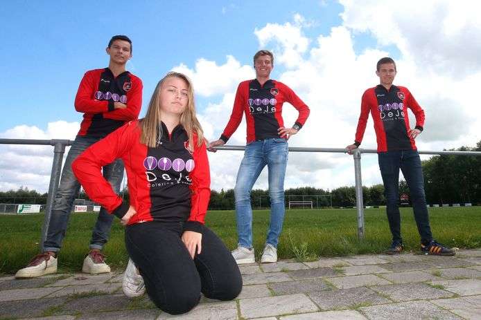 إلين فوكيما مع زملائها في فواروت