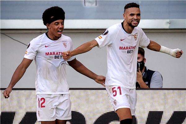 فرحة لاعبي إشبيلية