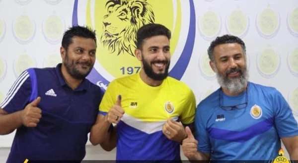 جانب من التوقيع