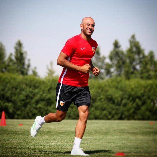 أيمن عبد النور