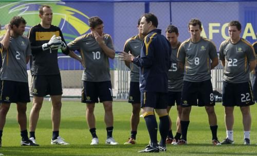 2011-01-072011-01-07t084441z_01_doh500_rtridsp_3_soccer-asian_reuters