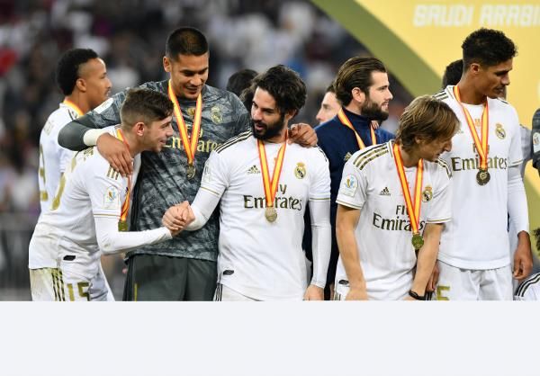 أريولا مع لاعبي الريال