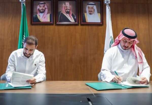 من توقيع العقد