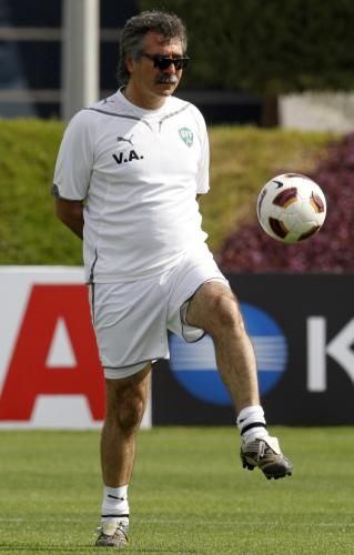 2011-01-042011-01-04t121212z_01_qat35_rtridsp_3_soccer_reuters