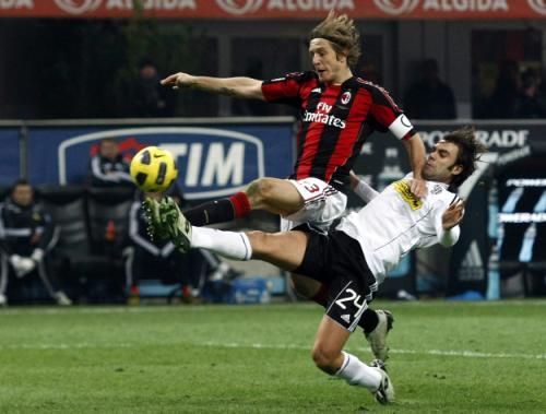 2011-01-232011-01-23t213358z_01_aga114_rtridsp_3_soccer-italy_reuters