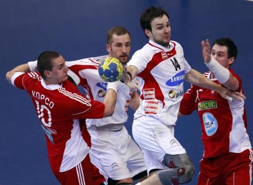 2011-01-232011-01-23t172124z_01_hnd110_rtridsp_3_handball_reuters