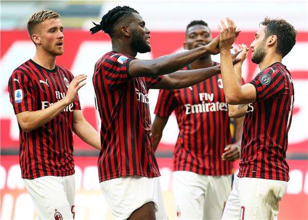 لاعبو ميلان