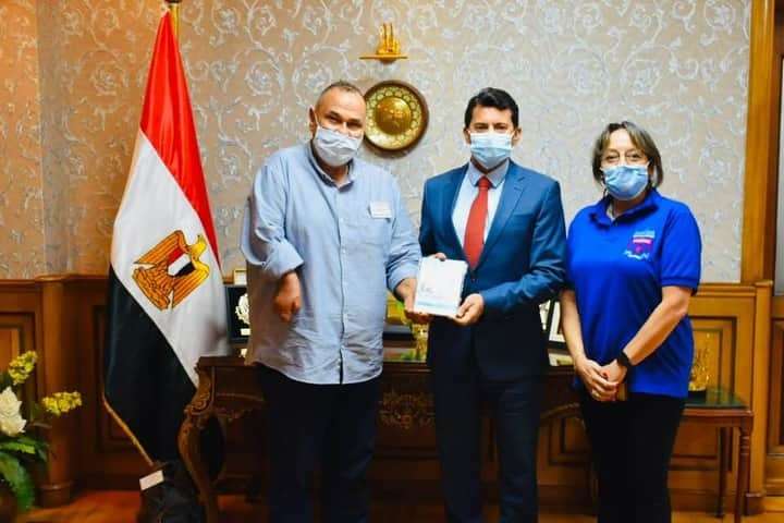 وزير الشباب والرياضة خلال استقبال خالد شلبي