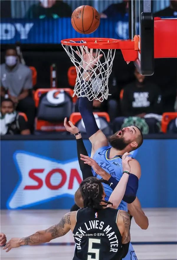 ?i=epa%2fbasketball%2f2020-08%2f2020-08-13-08602043_epa