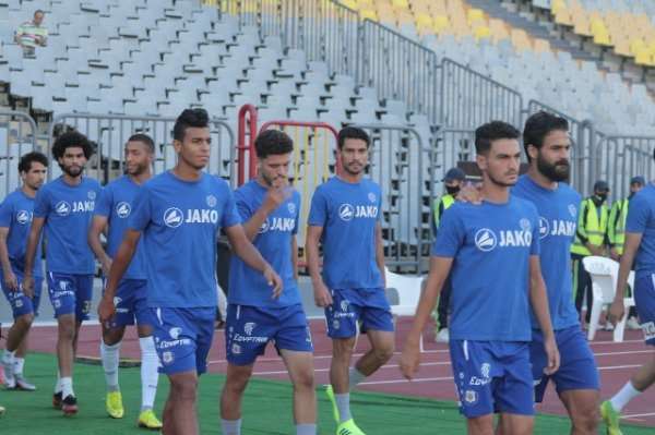 لاعبو الإسماعيلي قبل إلغاء لقاء المصري