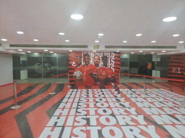 ملصقات لاعبي الأهلي في الاستاد