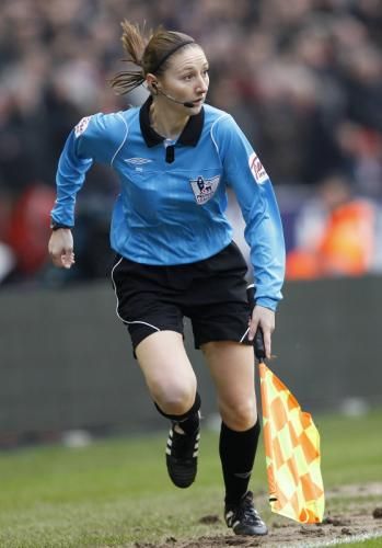 2011-01-242011-01-24t133810z_01_dst20_rtridsp_3_britain-lineswoman_reuters