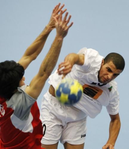 2011-01-242011-01-24t182238z_01_rcs05_rtridsp_3_handball_reuters