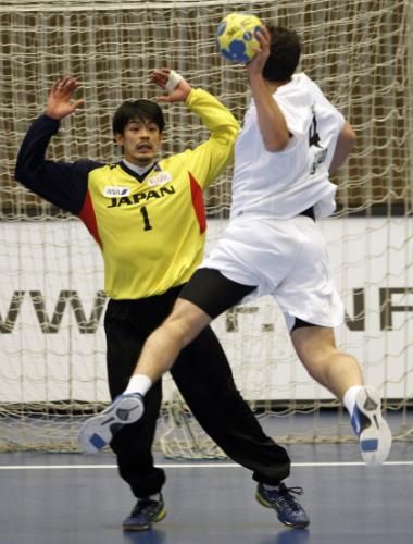 2011-01-242011-01-24t175009z_01_rcs03_rtridsp_3_handball_reuters