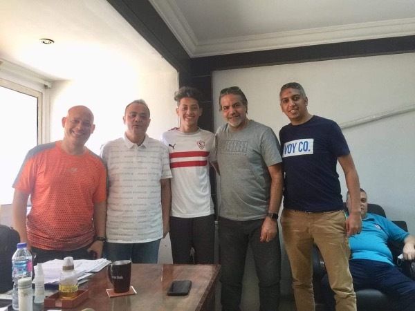 من جلسة التوقيع