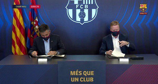 أثناء توقيع العقود